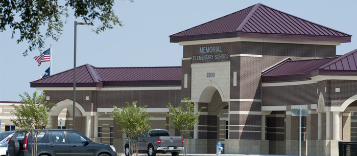 Memorial Elementary School front entrance 